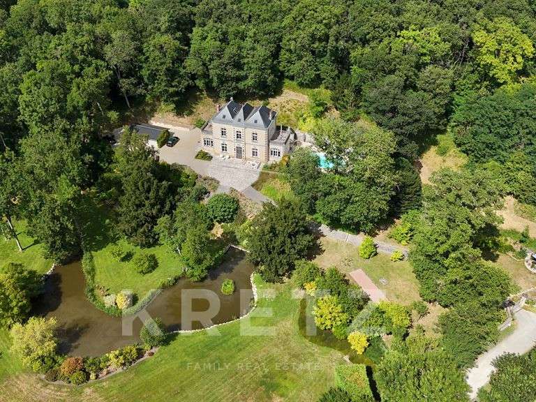 Maison Chinon - 7 chambres - 330m²