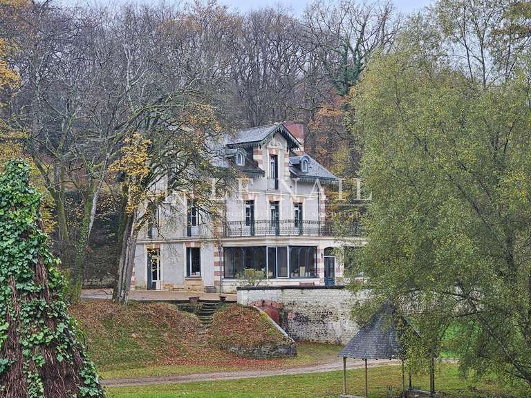 Maison Chinon - 9 chambres - 300m²