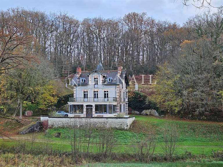 Maison Chinon - 9 chambres - 300m²