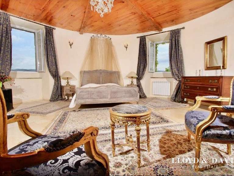 Castle Chomérac - 16 bedrooms - 1560m²