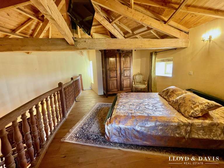 Castle Chomérac - 16 bedrooms - 1560m²