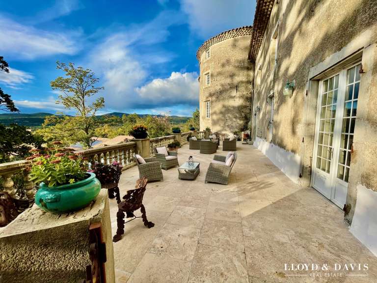 Castle Chomérac - 16 bedrooms - 1560m²