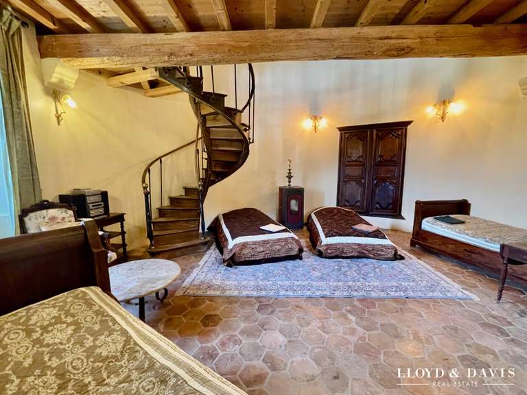 Castle Chomérac - 16 bedrooms - 1560m²