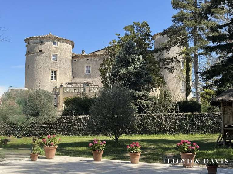 Castle Chomérac - 16 bedrooms - 1560m²