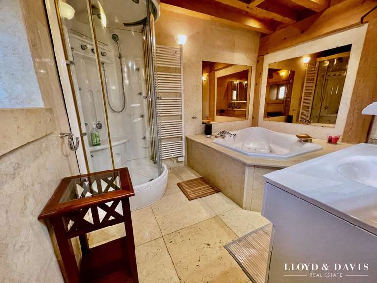 Castle Chomérac - 16 bedrooms - 1560m²
