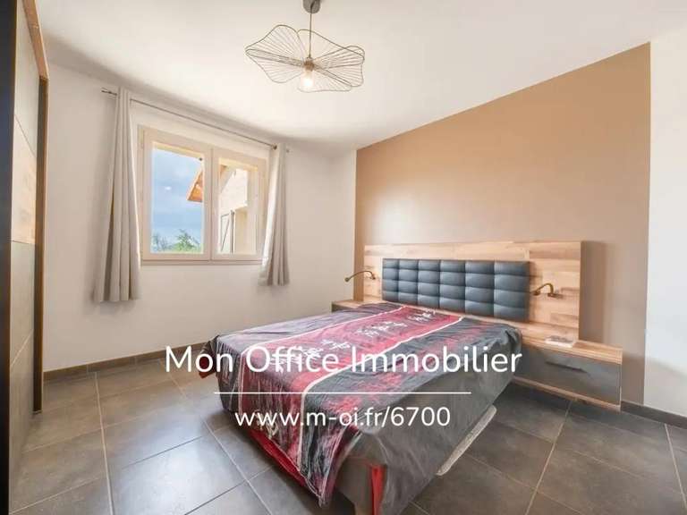 Maison Chorges - 5 chambres - 190m²