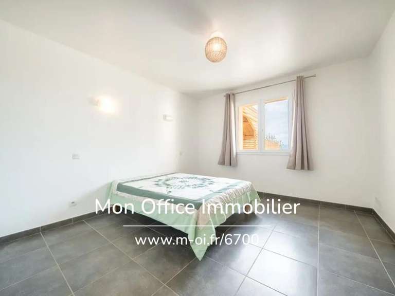 Maison Chorges - 5 chambres - 190m²