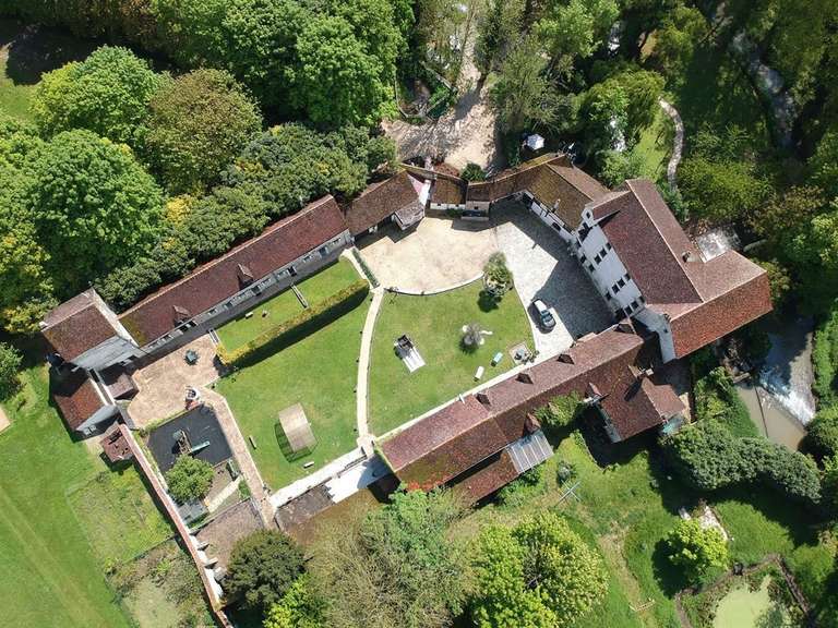 Propriété Claye-Souilly - 12 chambres - 1507m²