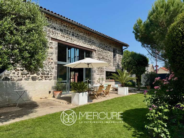 Maison Clermont-Ferrand - 4 chambres - 496m²