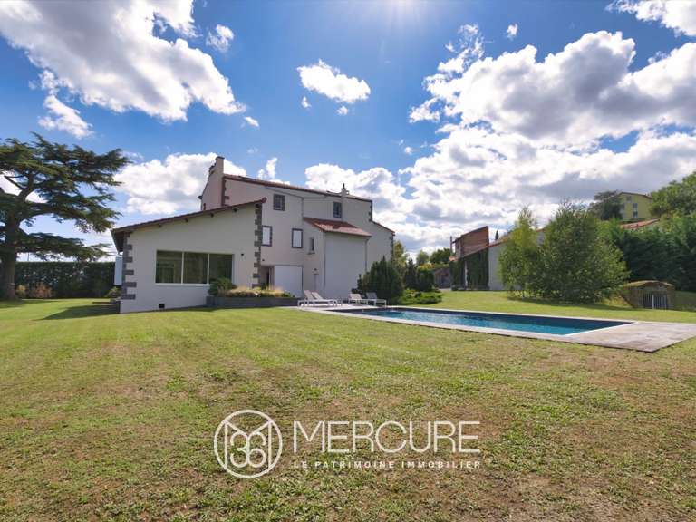 Maison Clermont-Ferrand - 4 chambres - 392m²