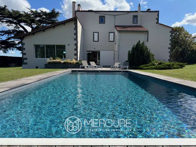 Maison Clermont-Ferrand - 4 chambres - 392m²