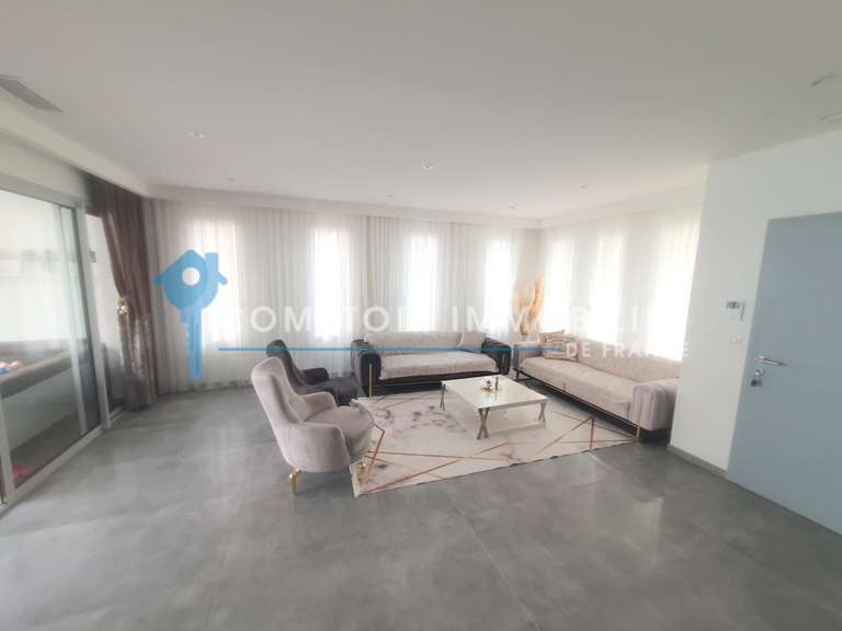 Maison Clermont-l'Hérault - 6 chambres - 300m²