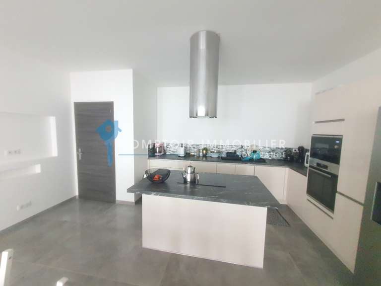 Maison Clermont-l'Hérault - 6 chambres - 300m²