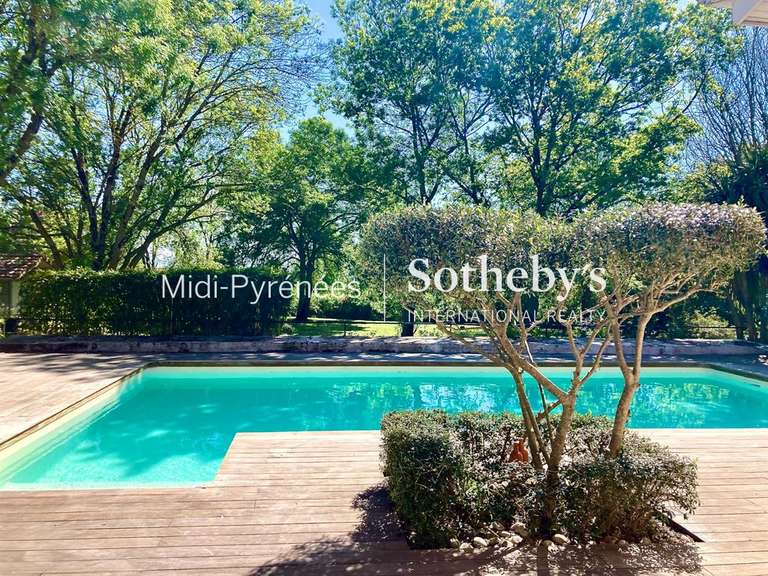 House Clermont-le-Fort - 4 bedrooms - 230m²