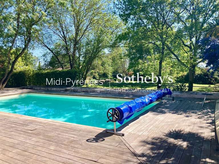 House Clermont-le-Fort - 4 bedrooms - 230m²