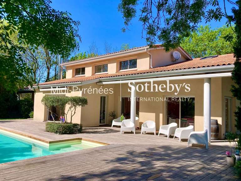 House Clermont-le-Fort - 4 bedrooms - 230m²