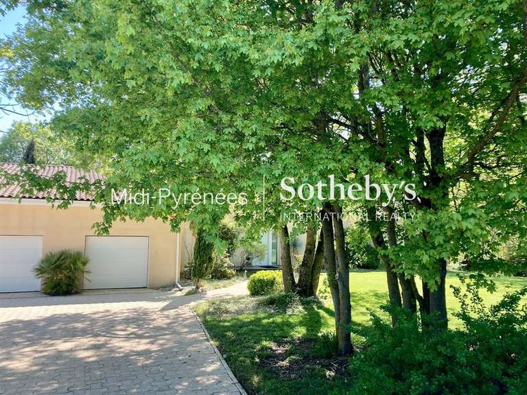 House Clermont-le-Fort - 4 bedrooms - 230m²