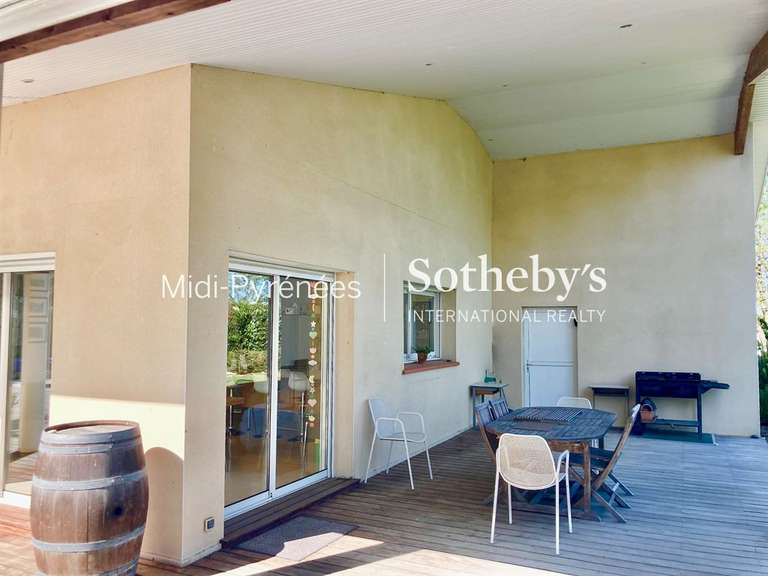 House Clermont-le-Fort - 4 bedrooms - 230m²