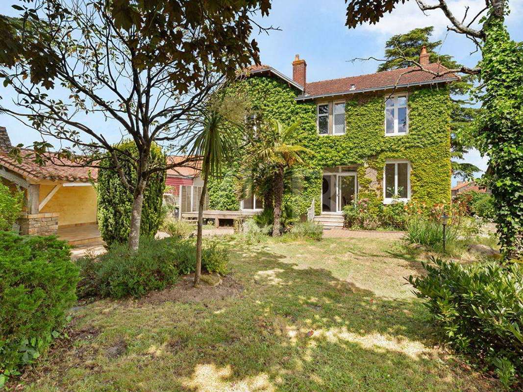 Property Clisson