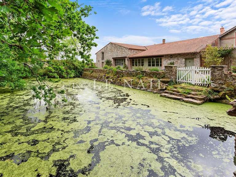 Propriété Clisson - 6 chambres - 320m²