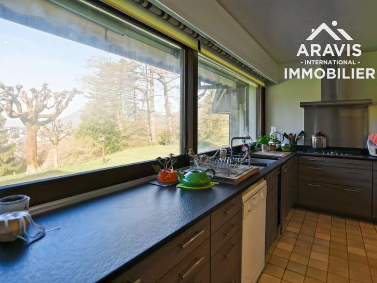 Maison Cluses - 3 chambres - 250m²