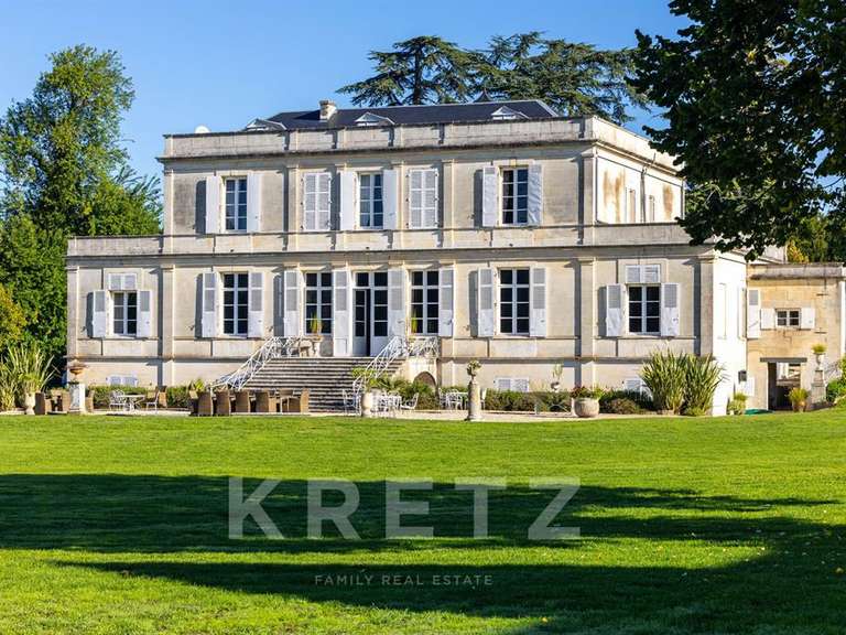 Castle Cognac - 9 bedrooms - 1200m²