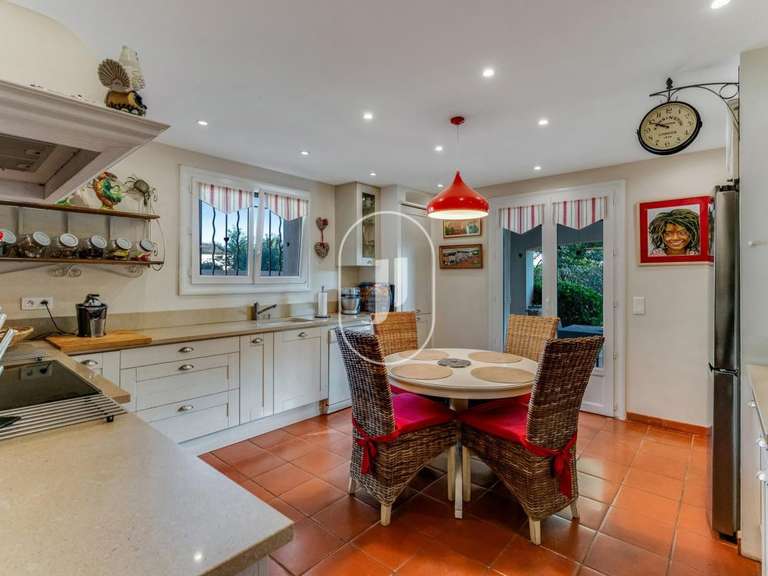 Maison Cogolin - 6 chambres - 245m²