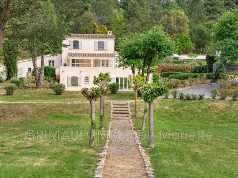 Villa Cogolin - 5 chambres - 202m²