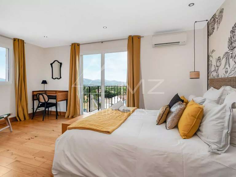 Villa Cogolin - 5 chambres - 180m²