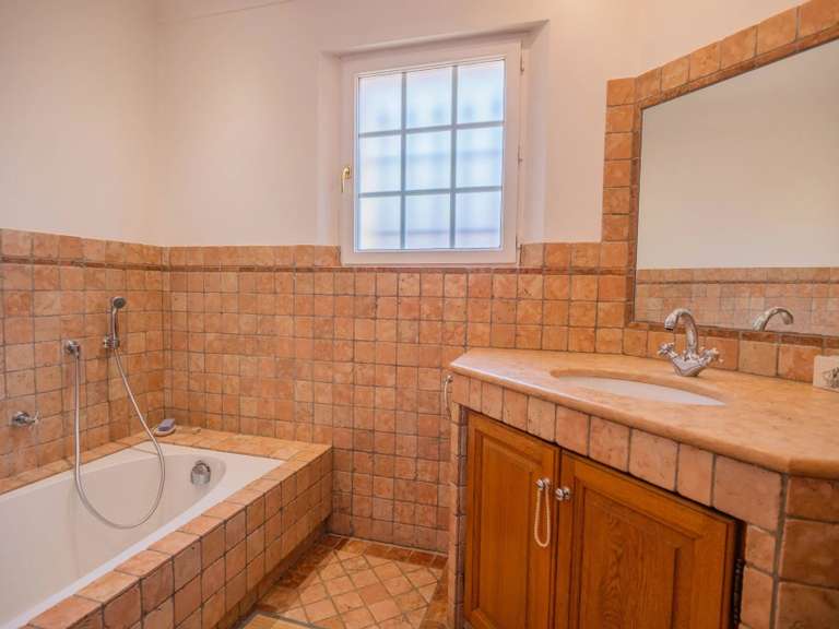 Villa Cogolin - 4 bedrooms - 200m²