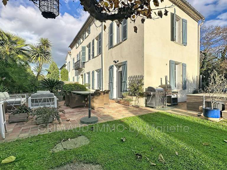 Villa Cogolin - 5 chambres - 141m²