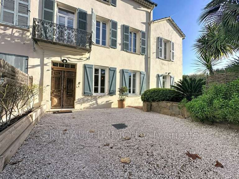 Villa Cogolin - 5 chambres - 141m²