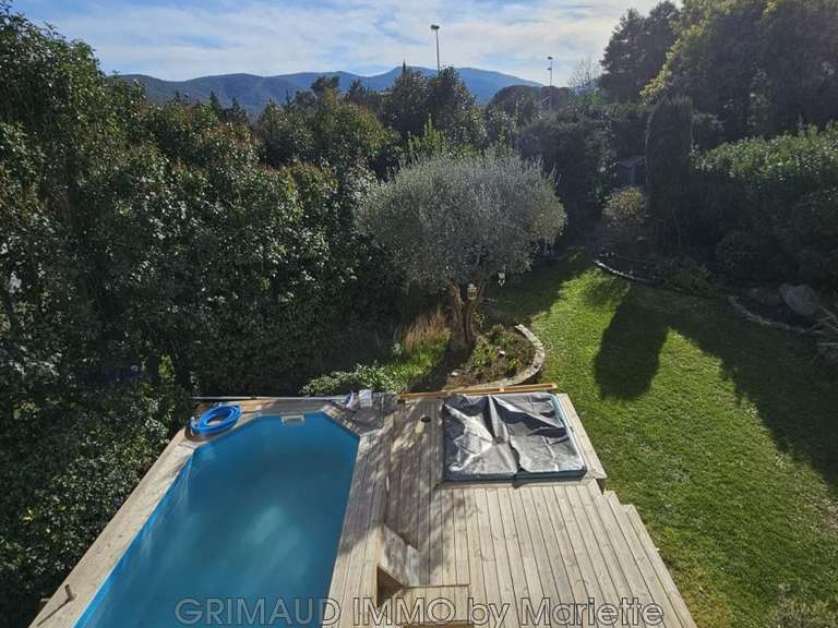 Villa Cogolin - 5 chambres - 141m²