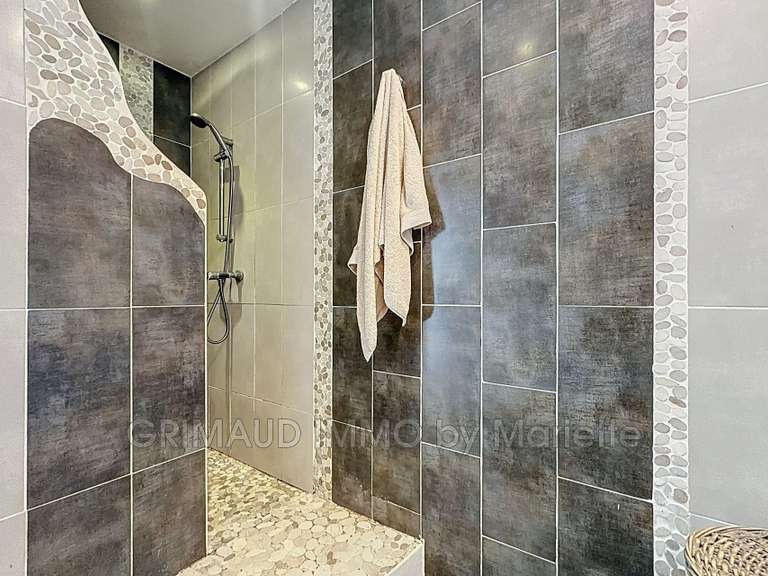 Villa Cogolin - 5 chambres - 141m²