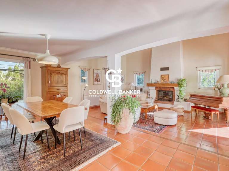 Villa Cogolin - 6 chambres - 245m²