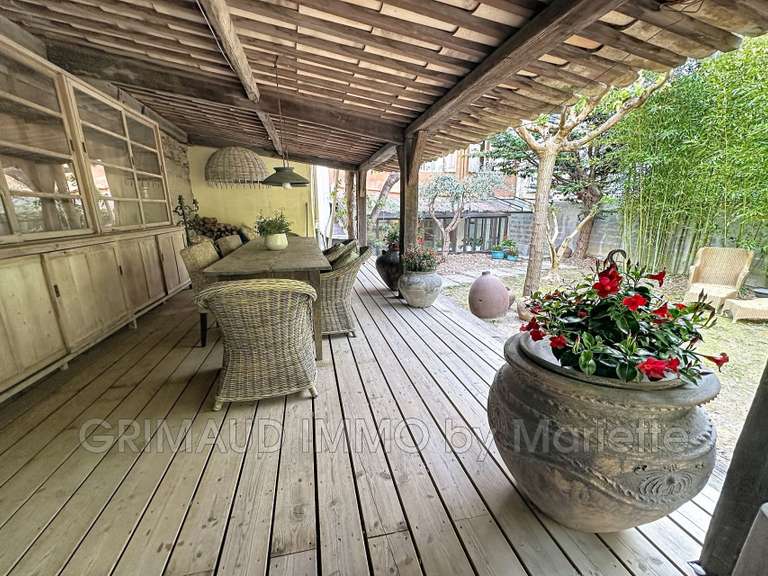 Villa Cogolin - 7 chambres - 237m²