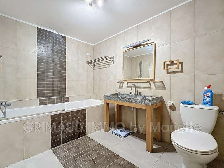Villa Cogolin - 5 chambres - 200m²