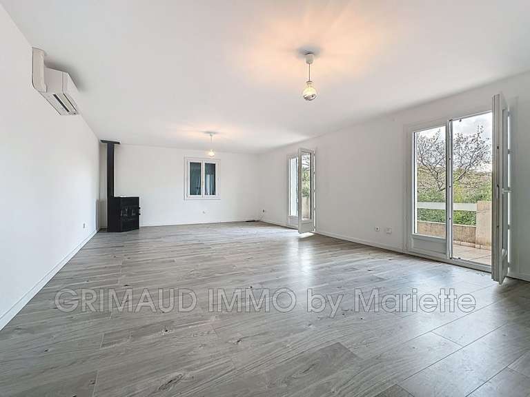 Villa Cogolin - 5 chambres - 200m²