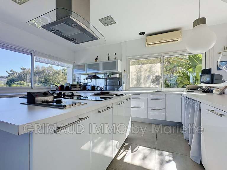 Villa Cogolin - 4 chambres - 238m²