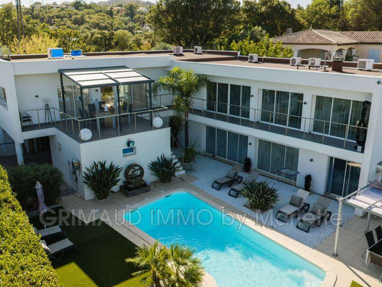 Villa Cogolin - 4 chambres - 238m²