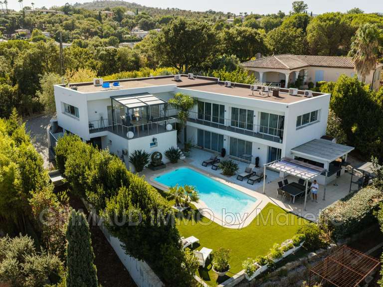Villa Cogolin - 4 chambres - 238m²