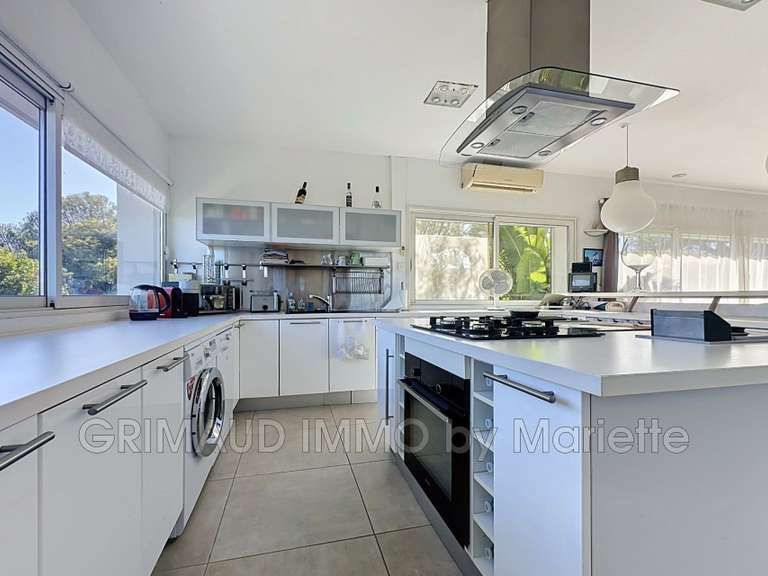 Villa Cogolin - 4 chambres - 238m²