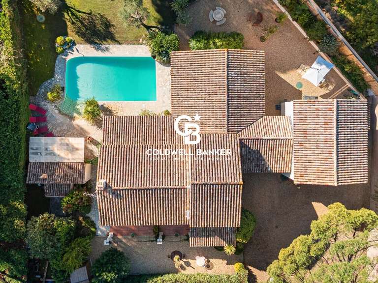 Villa Cogolin - 6 chambres - 245m²