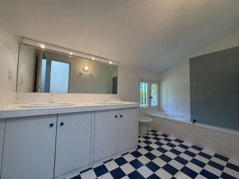 Maison Colayrac-Saint-Cirq - 6 chambres - 280m²