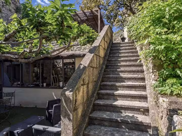 House Collias - 13 bedrooms