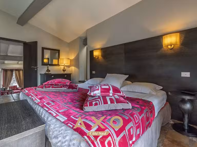 House Collias - 13 bedrooms