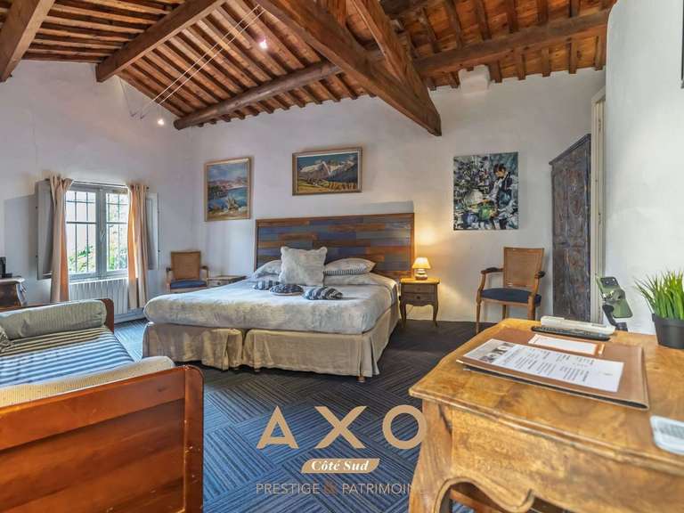 House Collias - 13 bedrooms
