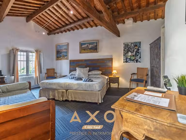 House Collias - 13 bedrooms