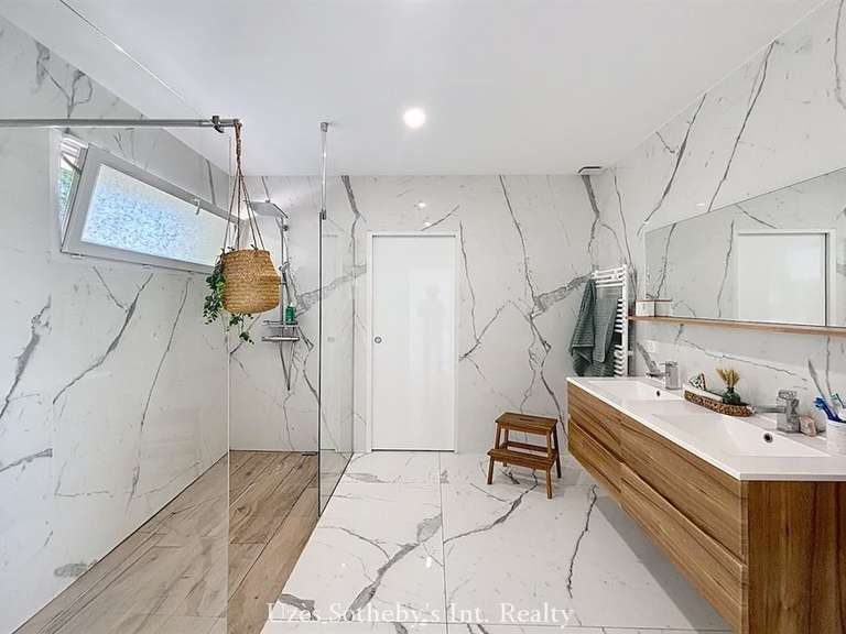 House Collias - 4 bedrooms - 180m²
