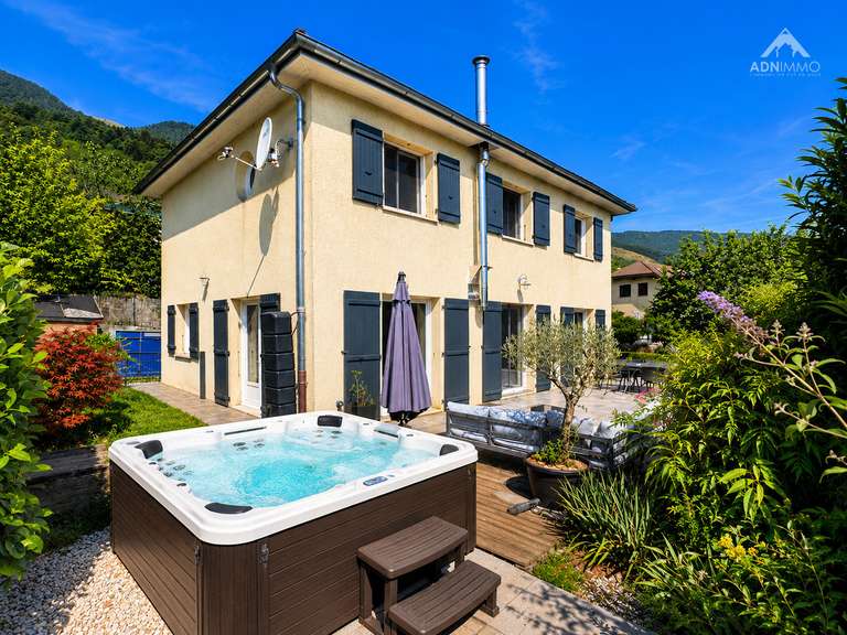 Maison Collonges - 4 chambres - 156m²